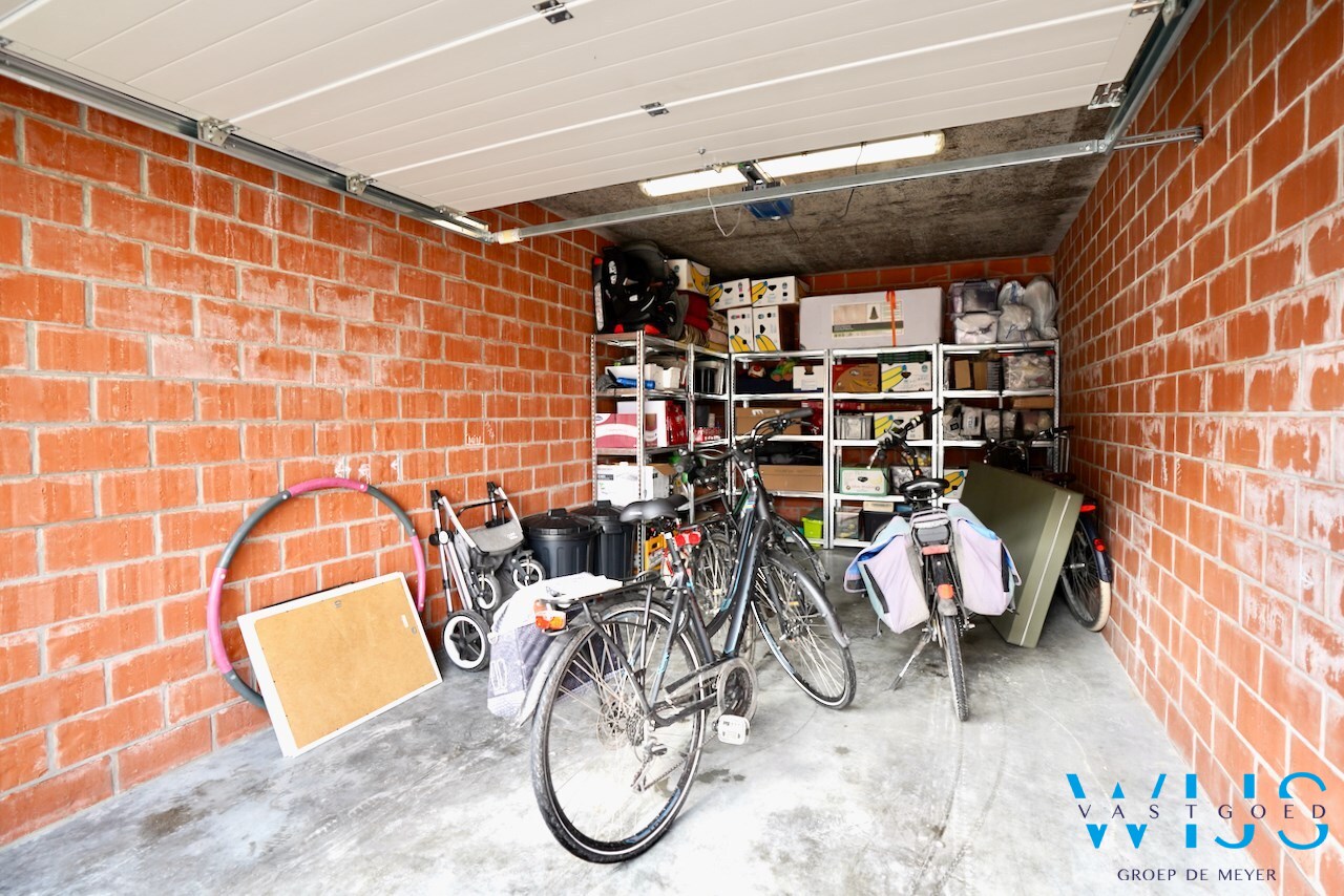 Prachtig appartement MET GARAGE in het rustige landelijke OOSTEEKLO ! 