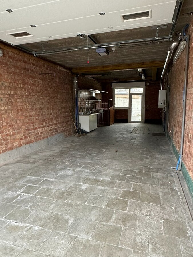 Gelijkvloersppartement met 3 slpk, dubbele garage, tuin en ruime kelder (120 m²) 