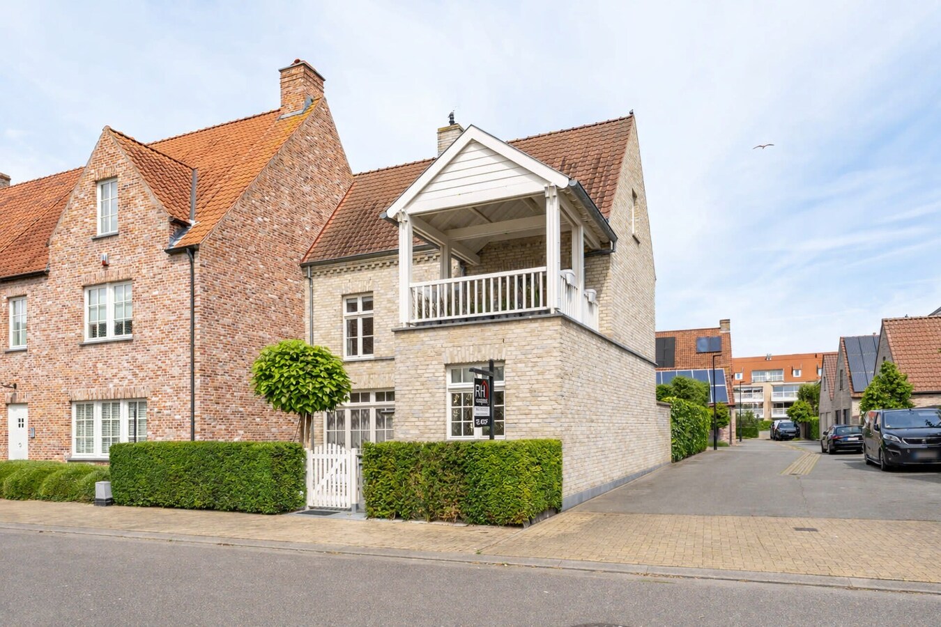 Instapklare gezinswoning met garage in Heulebrug. 