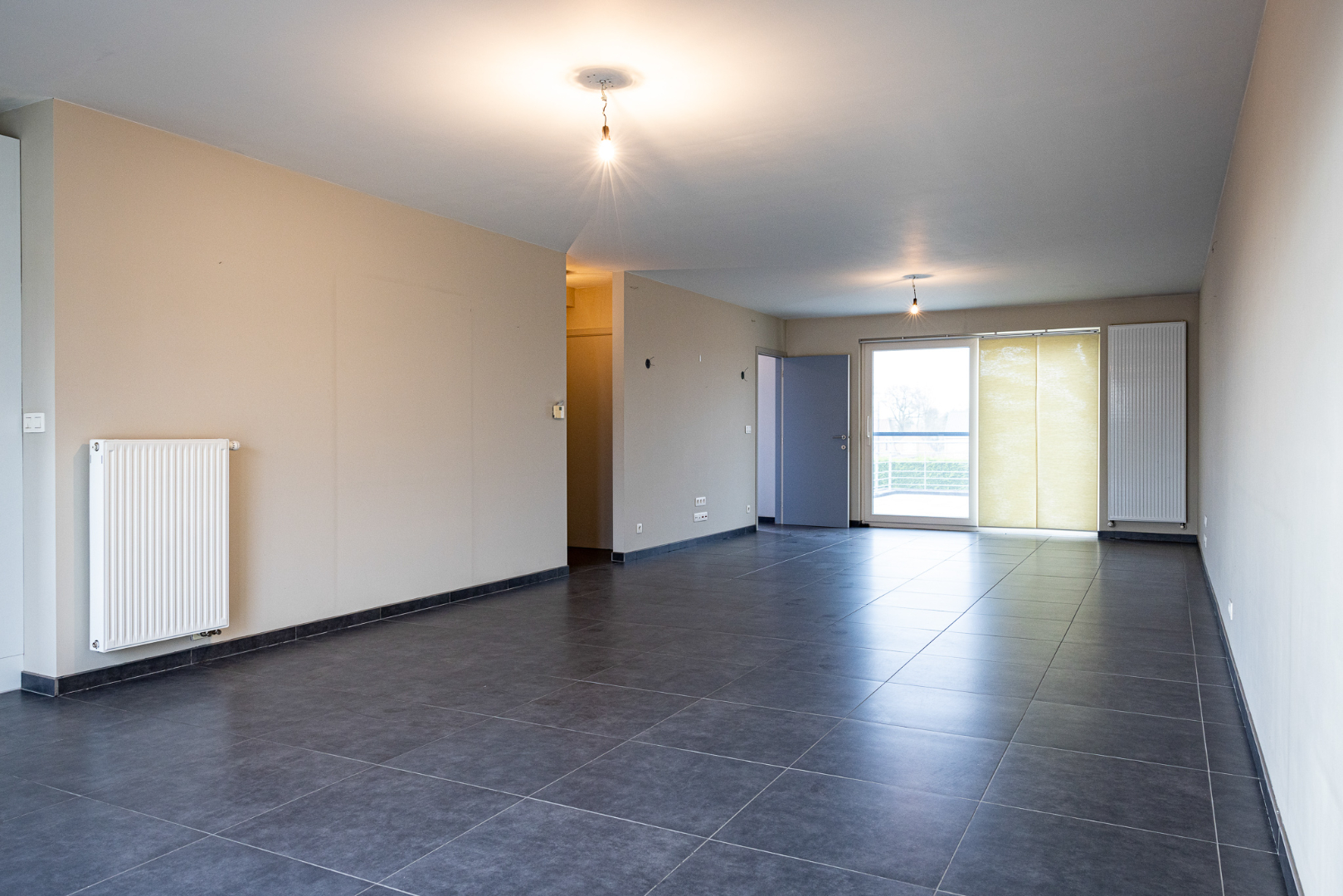 Energiezuinig ruim duplex app. met 3 slpks, terras en 2 autostandplaatsen te Maldegem 