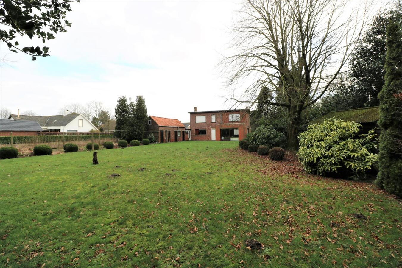 Rustige gelegen open bebouwing met bouwgrond op 2909 m² te Koekelare 