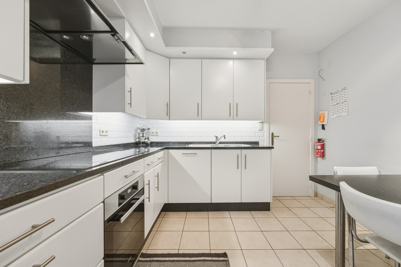 Instapklare, lichtrijke bel-etage woning met ruime garage en terras op centrale ligging 