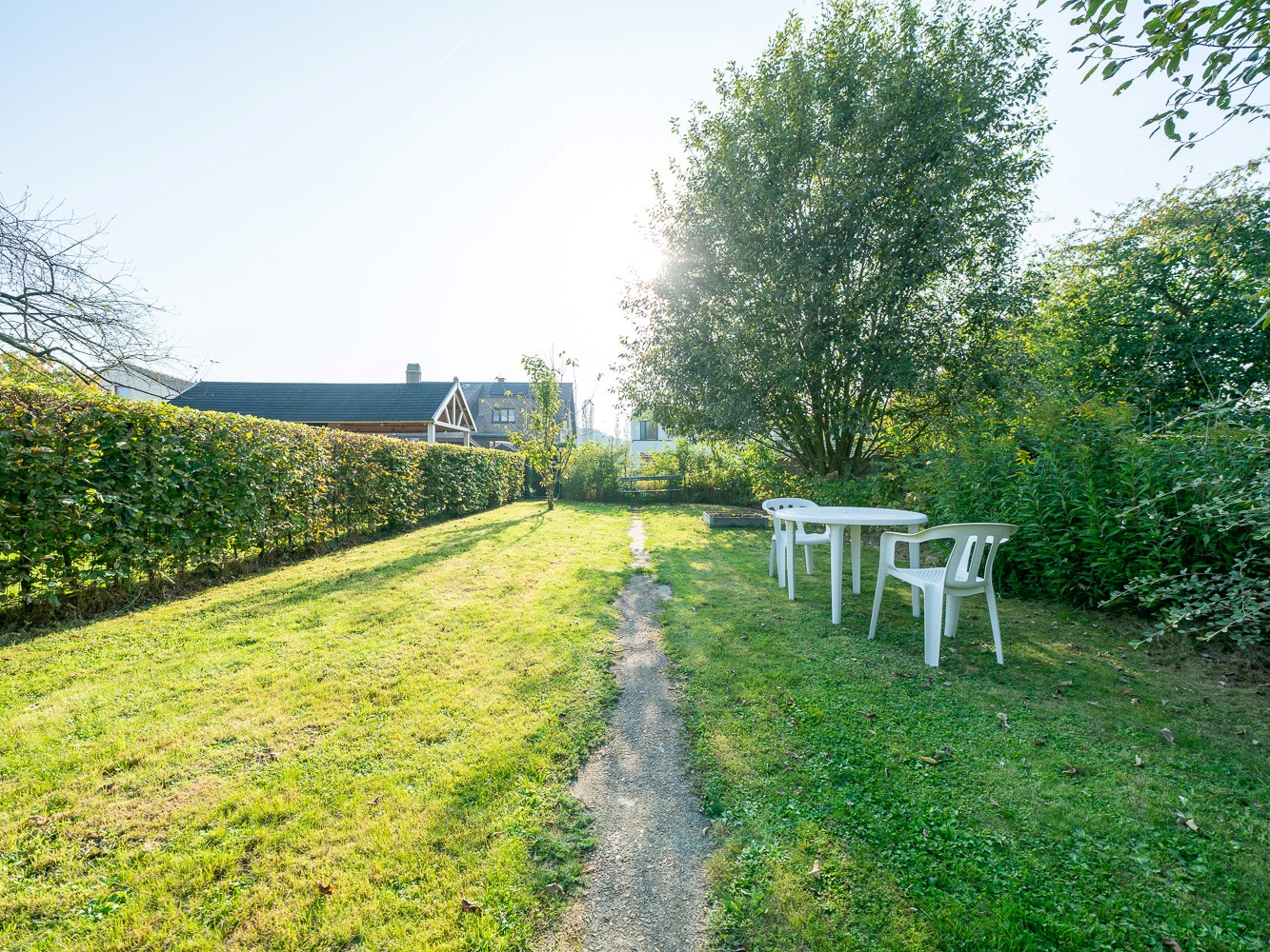 Volledige gerenoveerde 3-gevel woning 