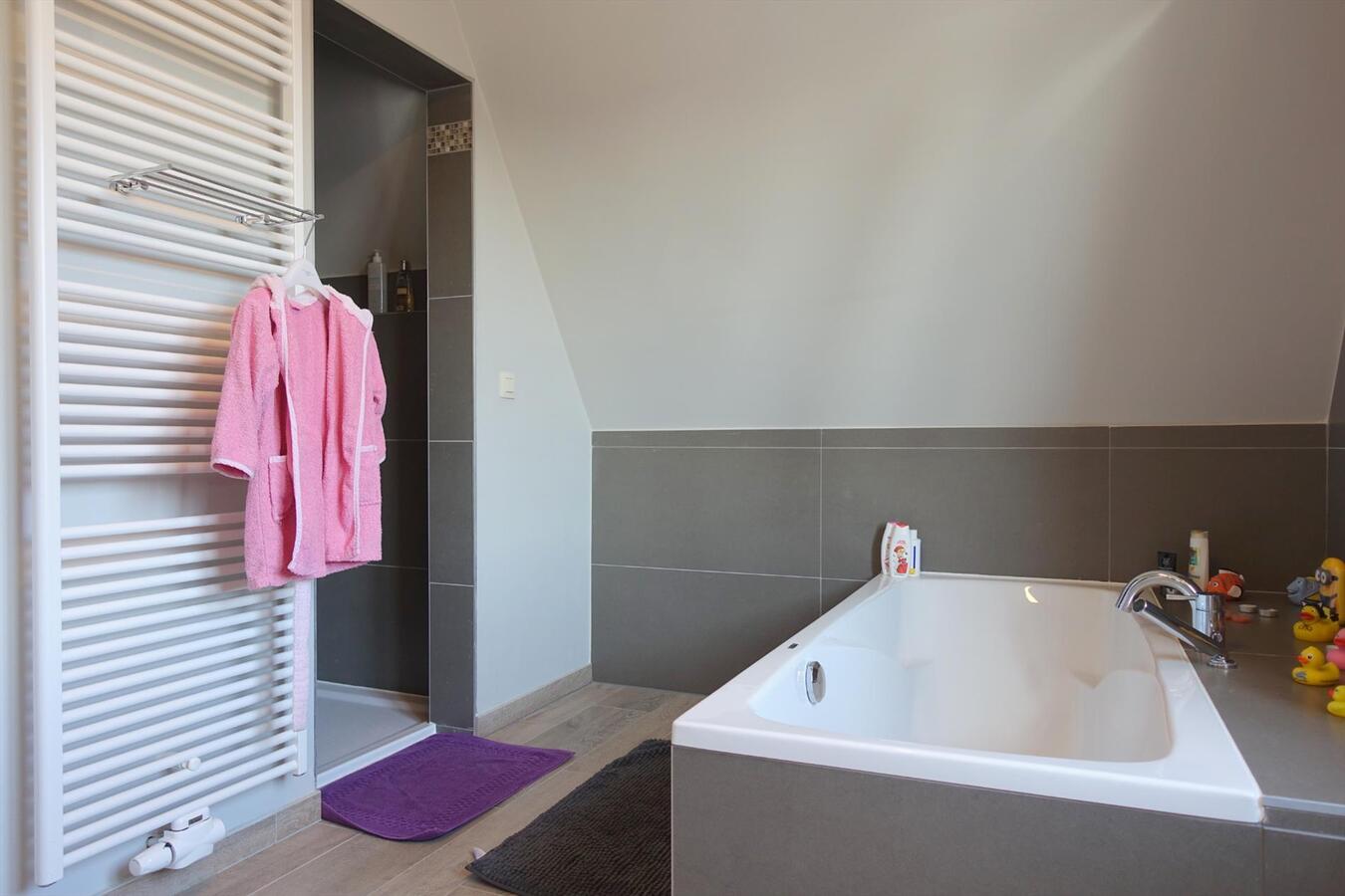 Uniek moderne nieuwbouwvilla met 4 slaapkamers 