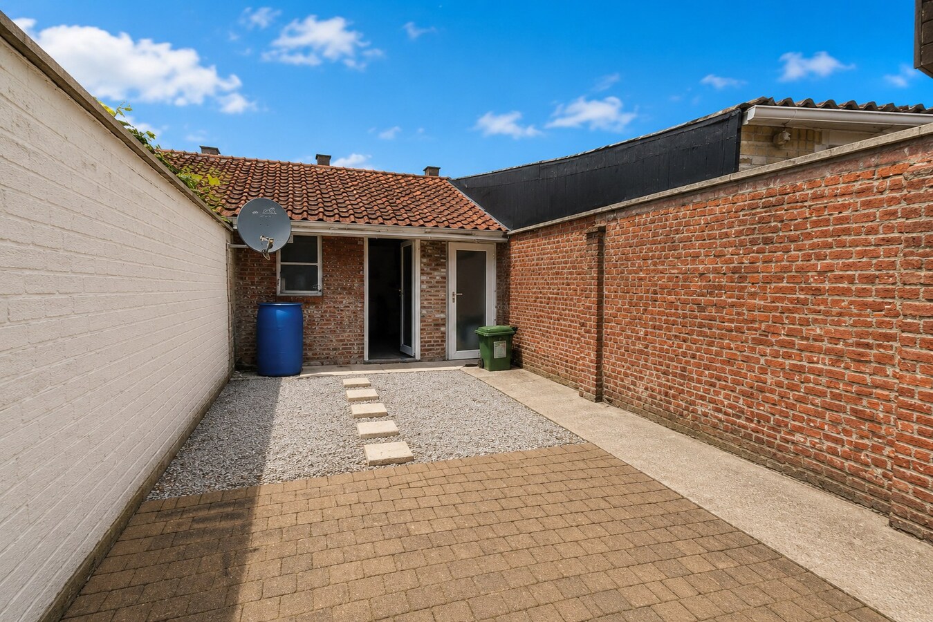 Te koop: Gezellige stadswoning met 5 slaapkamers en diepe tuin op centrale ligging Sint-Niklaas! 