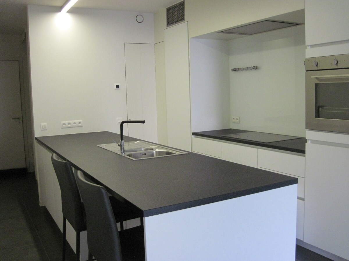 Hedendaags 2-slpk-appartement met groot terras 