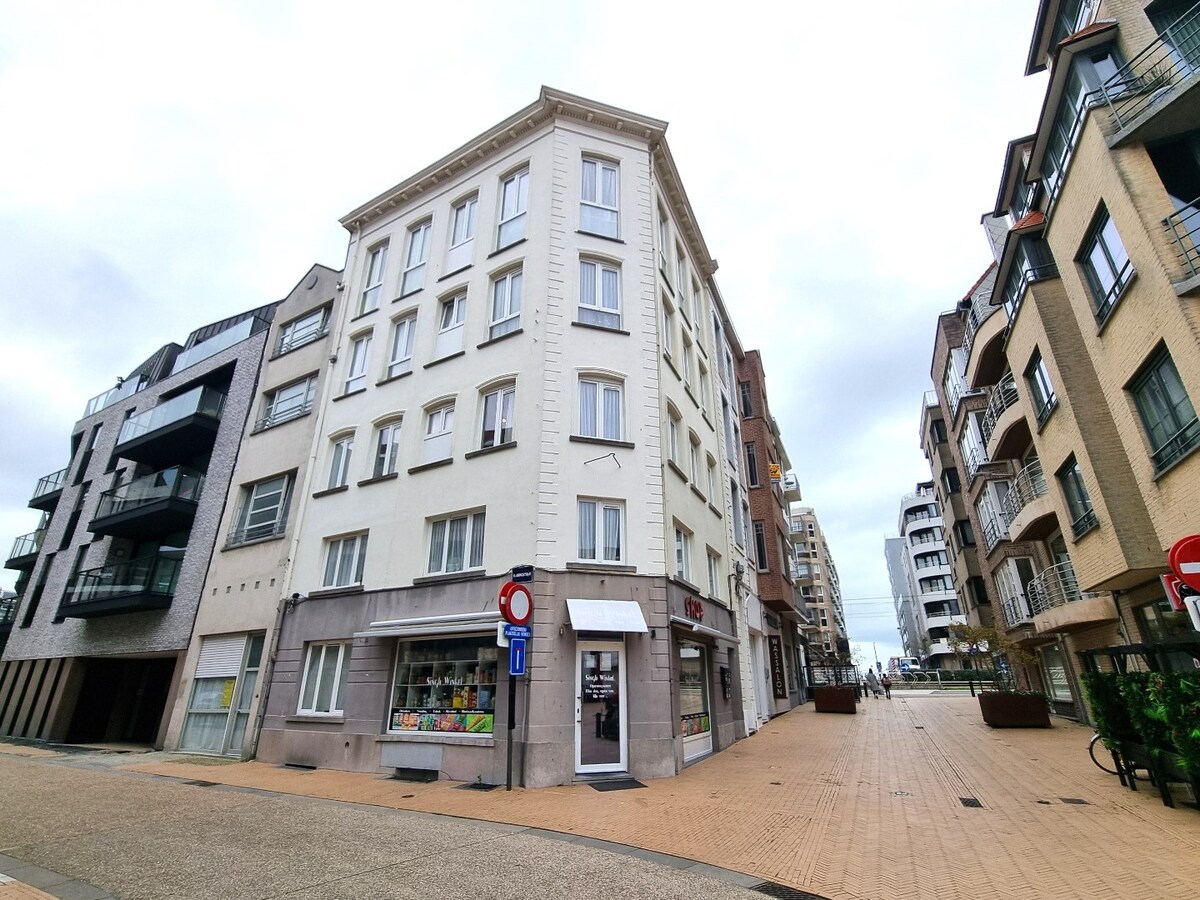 Opbrengsteigendom met 5 entiteiten op een hoekligging in het centrum van Heist 