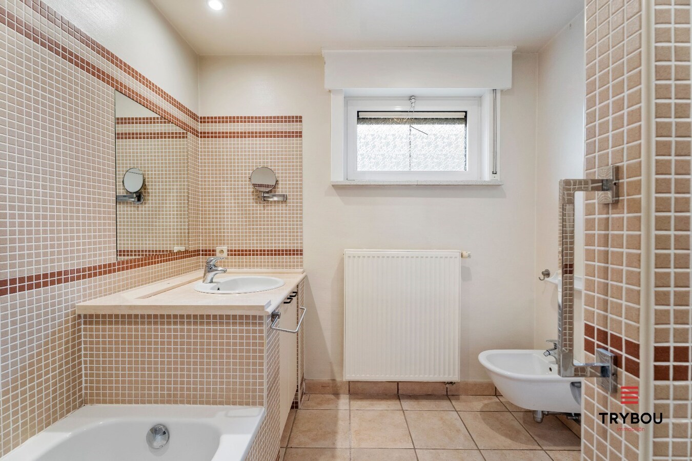 Zeer ruime gezinswoning in het centrum van Merkem 