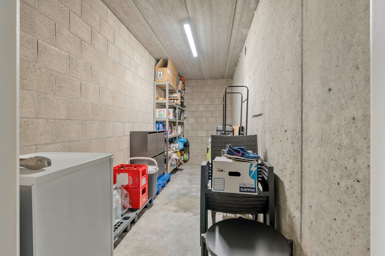 Recent duplex appartement met 2 slaapkamers en garage. 