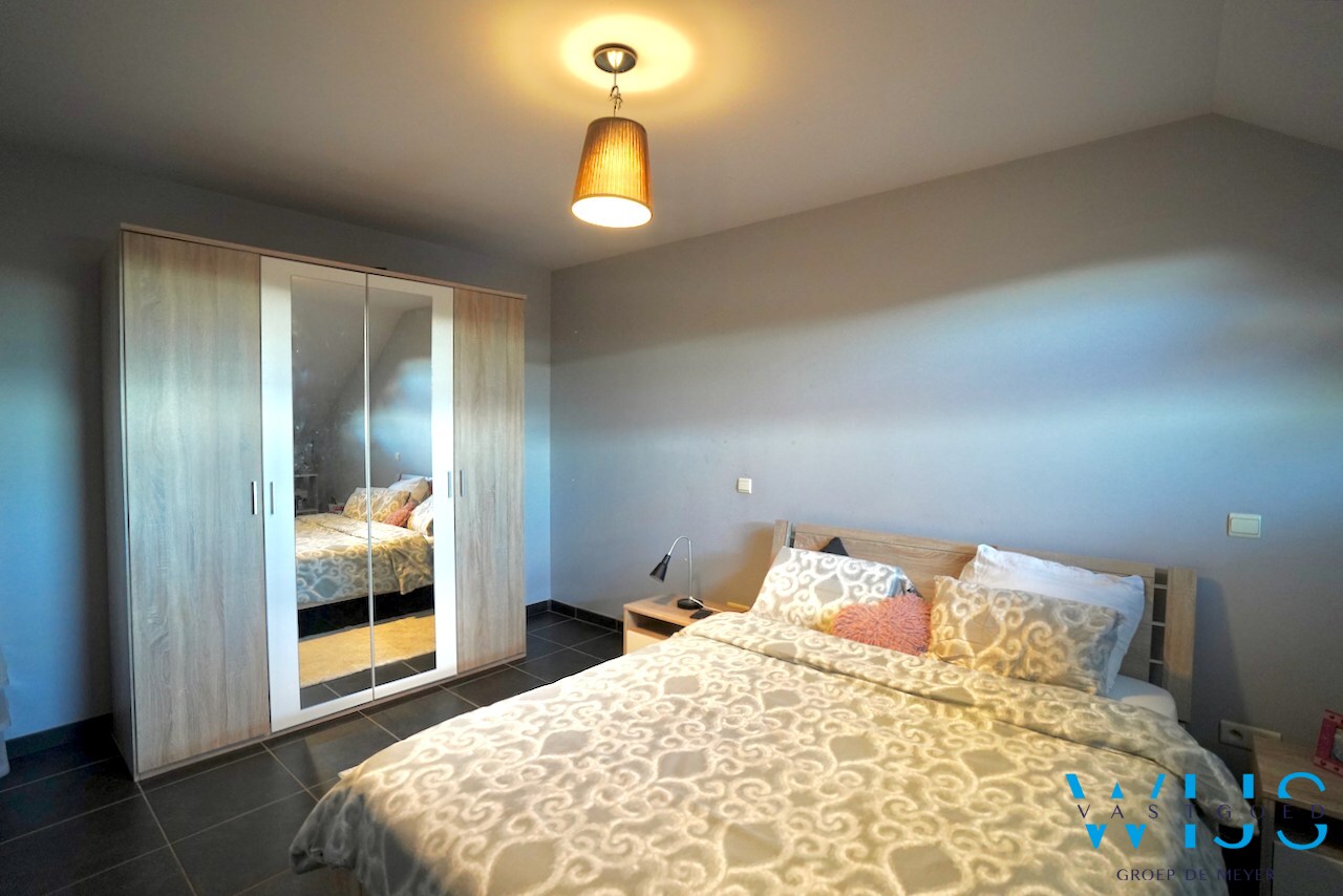 Instapklaar &amp; energiezuinig appartement in HET centrum van Ertvelde ! 