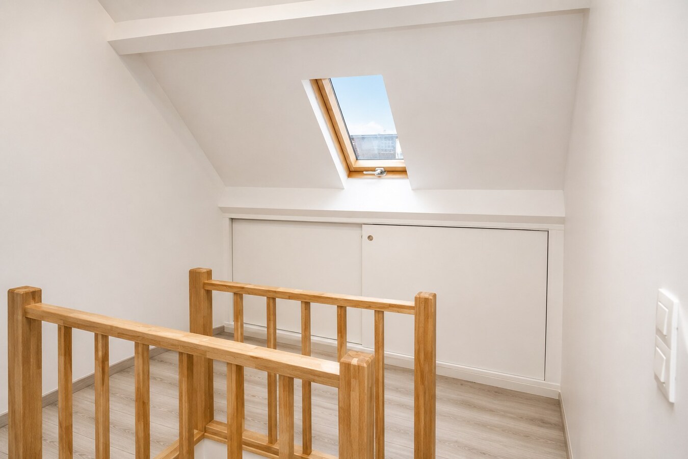 Instapklare woning in het hart van Sint-Niklaas met 5 slaapkamers en inpandige garage 
