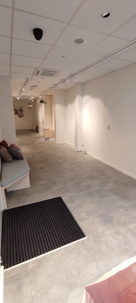 Centraal gelegen handelspand gelegen op een zeer commerciële ligging in de Lippenslaa (POP-UP MOGELIJK) 