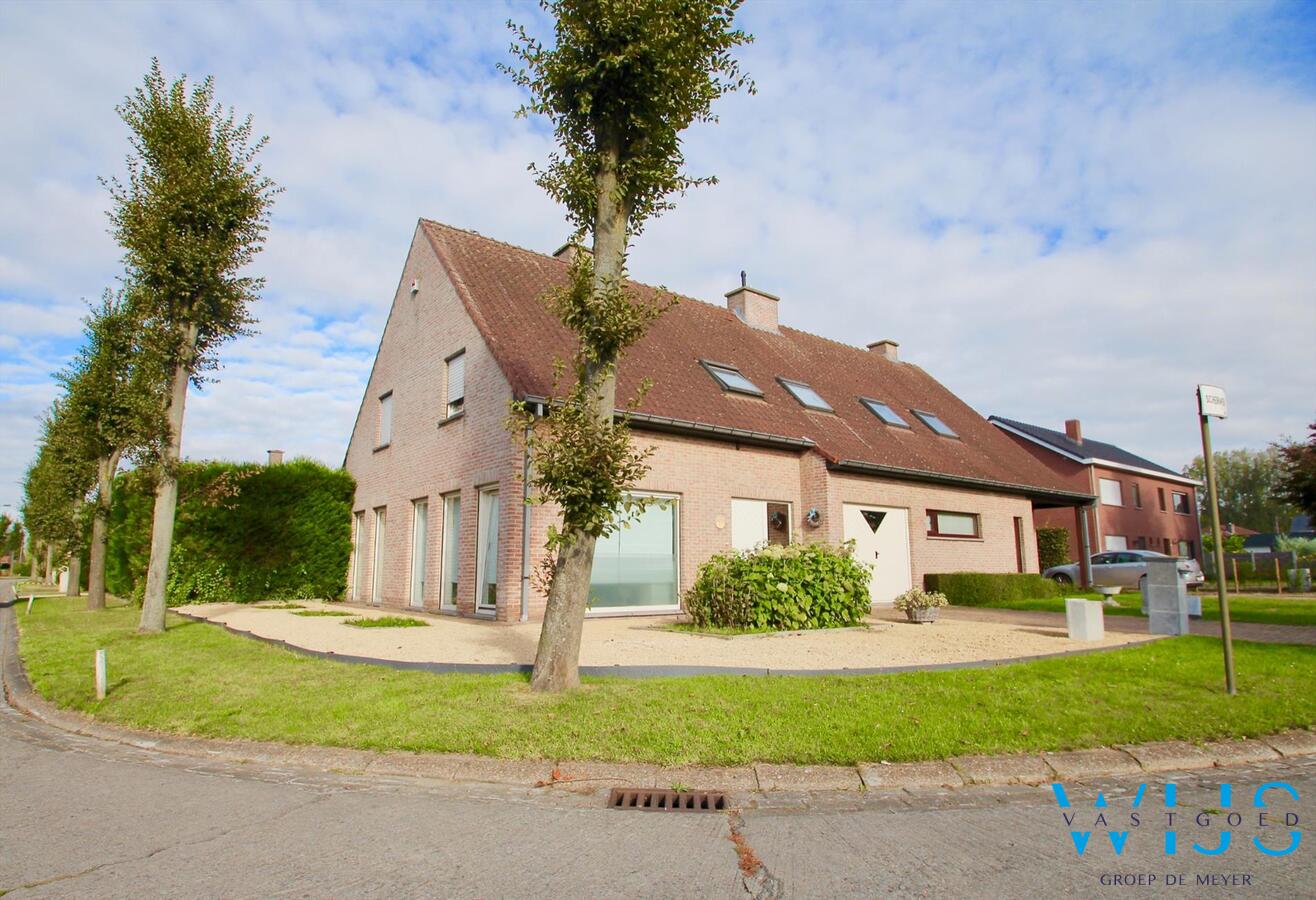 Gezellig &amp; ruim woonhuis in een zeer aangename wijk te Ertvelde ! 