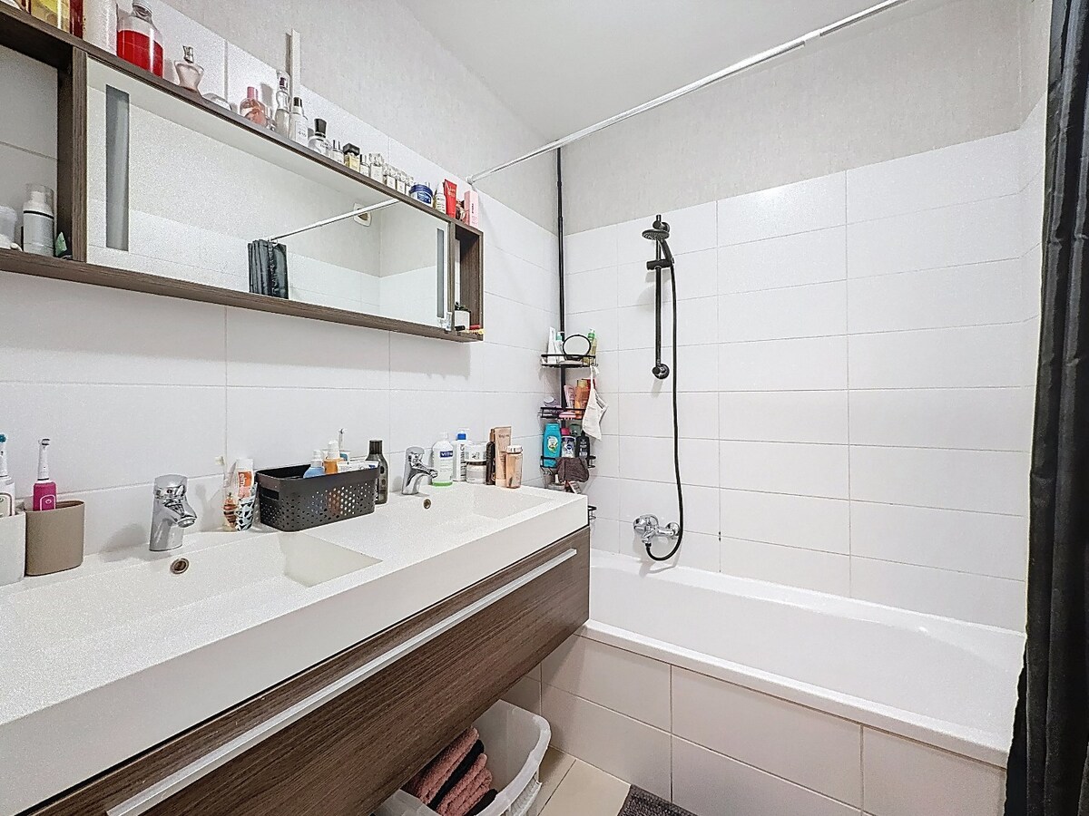 Recent (2009) gelijkvloers appartement te Ninove 