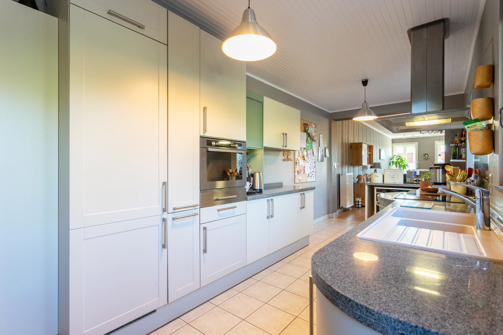 Instapklare driegevelwoning met 4 slpk te Lembeek 