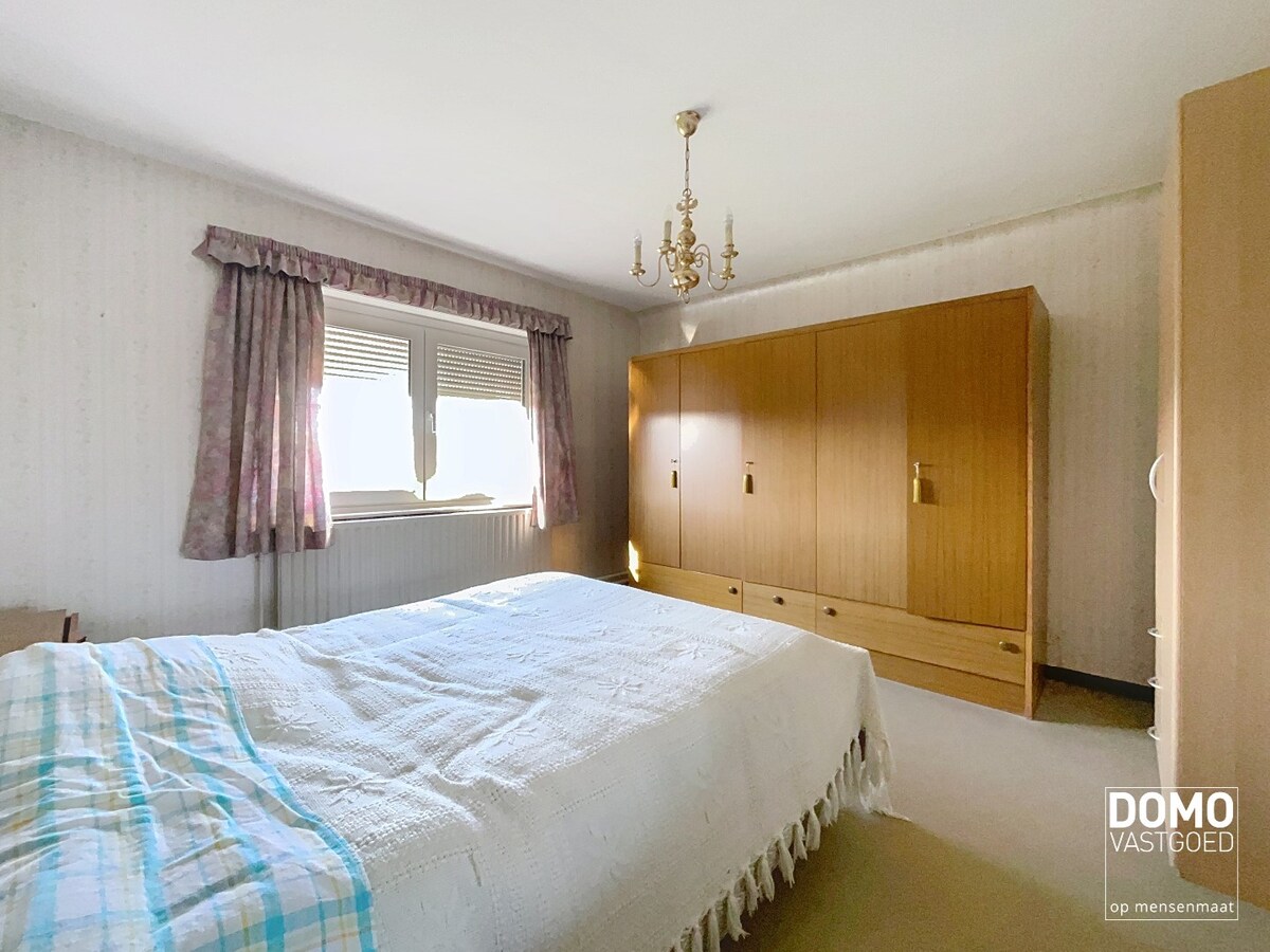 Te renoveren ruime open bebouwing, gelegen te Berbroek. 