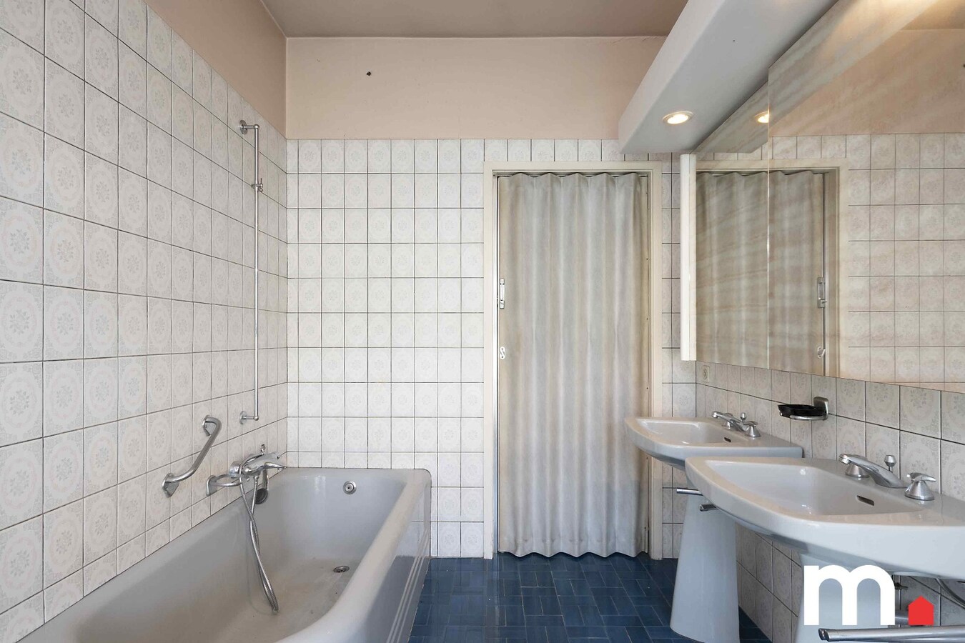 Unieke Gelijkvloerse Villa te Roeselare op 1620m² met 242m² bewoonbare oppervlakte! 