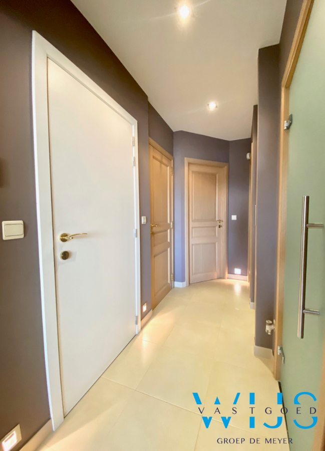 Prachtig 2 slaapkamer appartement MET ruim terras &amp; garage te ERTVELDE ! 