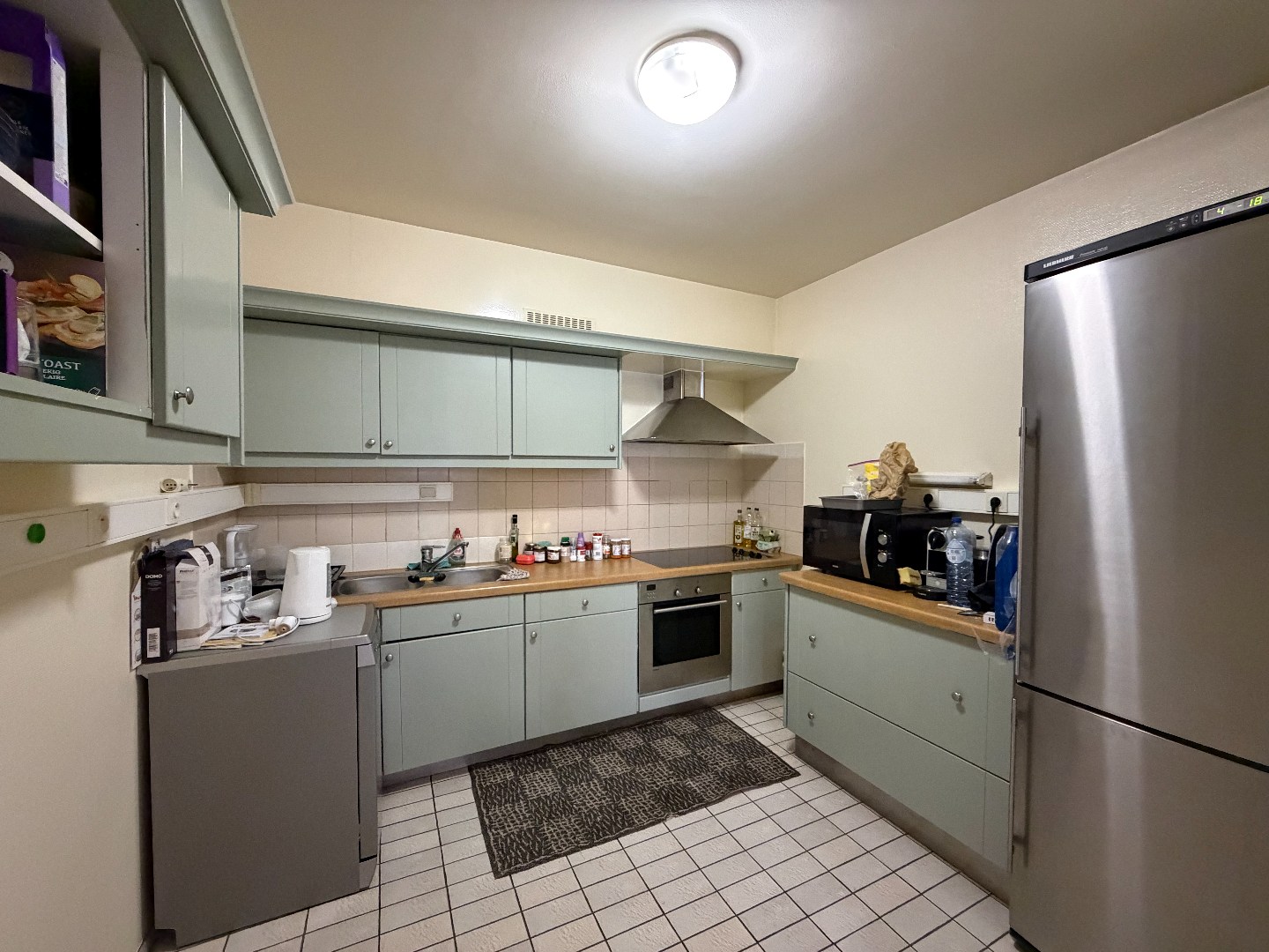 Ruim appartement met 2 slaapkamers, garage en airco in het centrum van Geel 