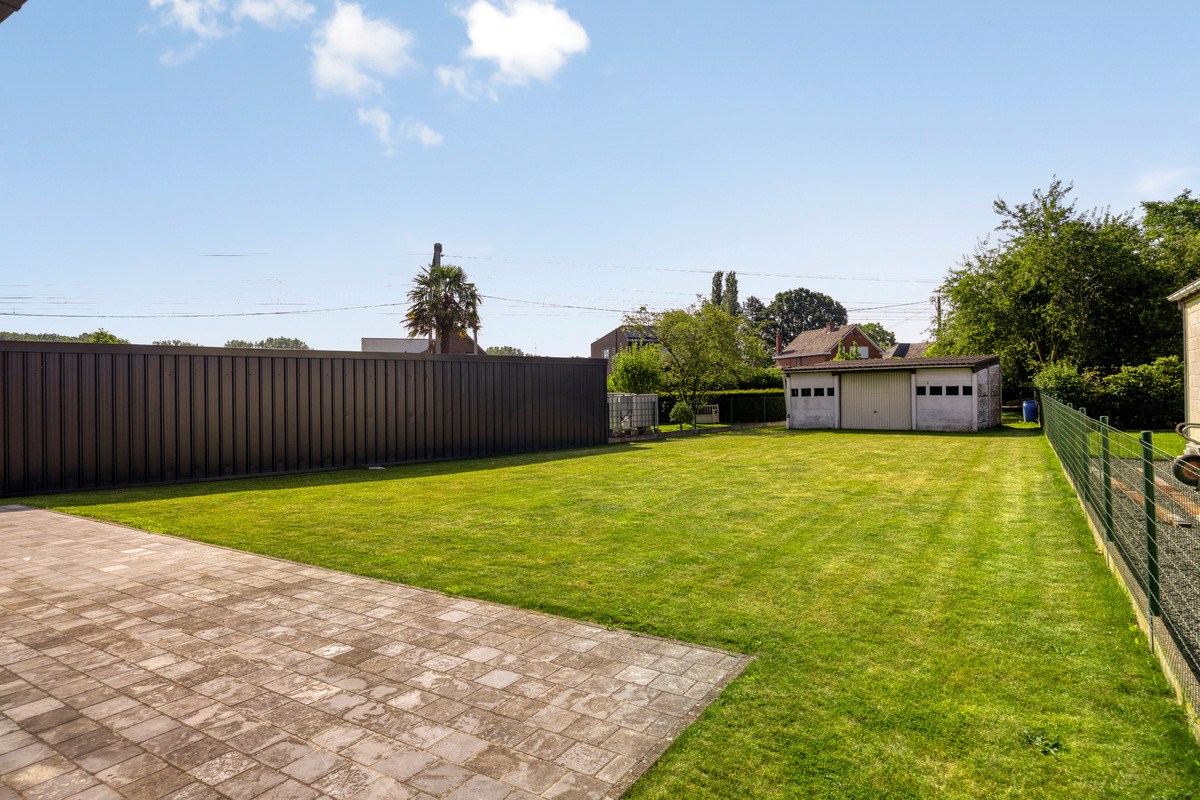 Vrijstaande woning met 3 slaapkamers en tuin. 