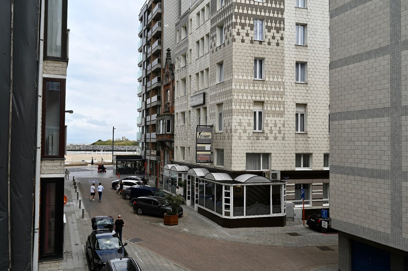 KNAP GERENOVEERD APPARTEMENT OP TOPLIGGING 
