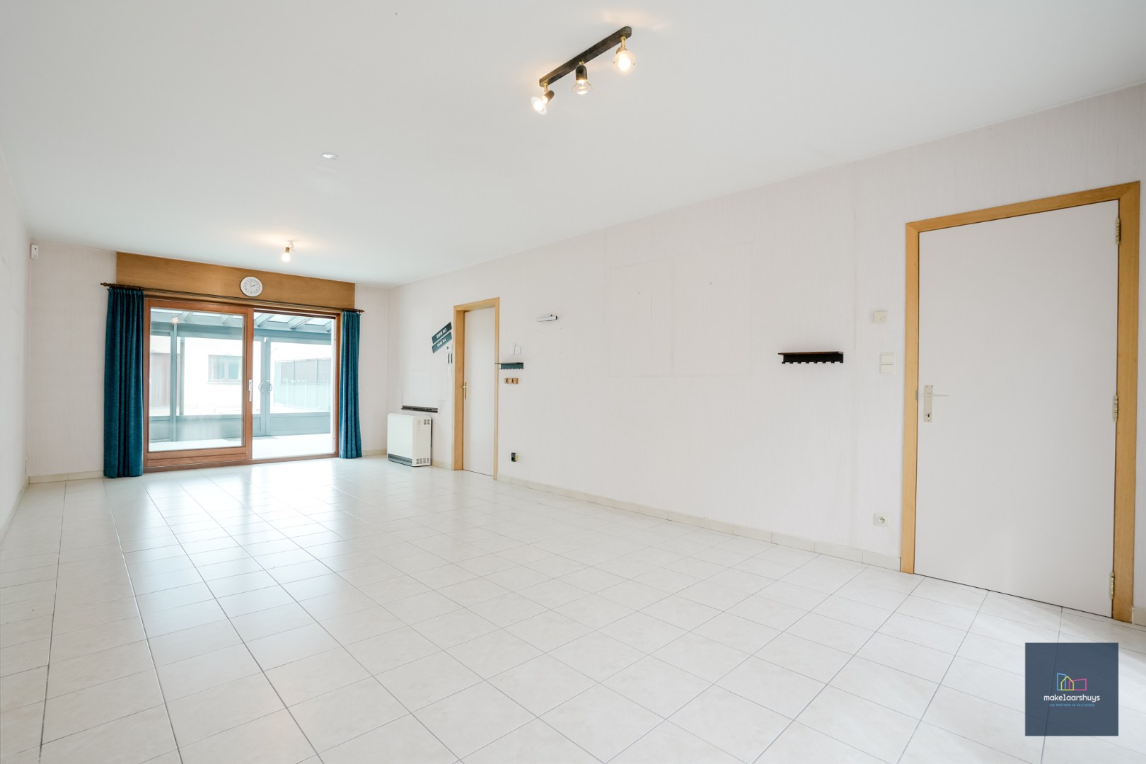 Verzorgde woning in rij met tuin en dubbele garage 