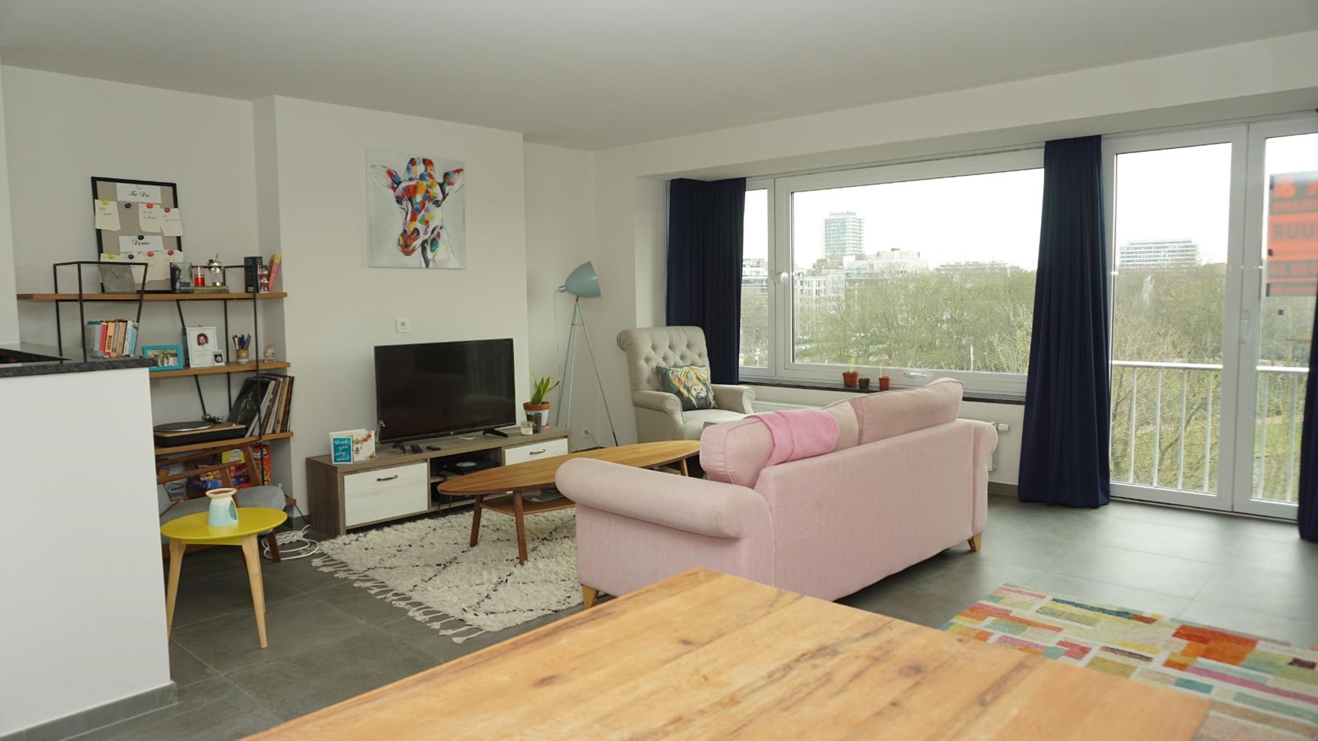 PRACHTIG VERNIEUWD APP. MET  ZICHT OP PARK 