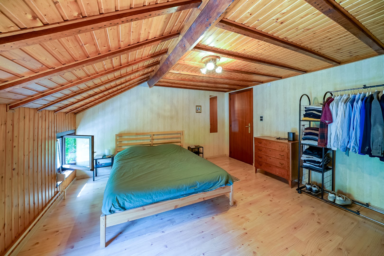 Op te frissen gezinswoning in het centrum van Oostende 