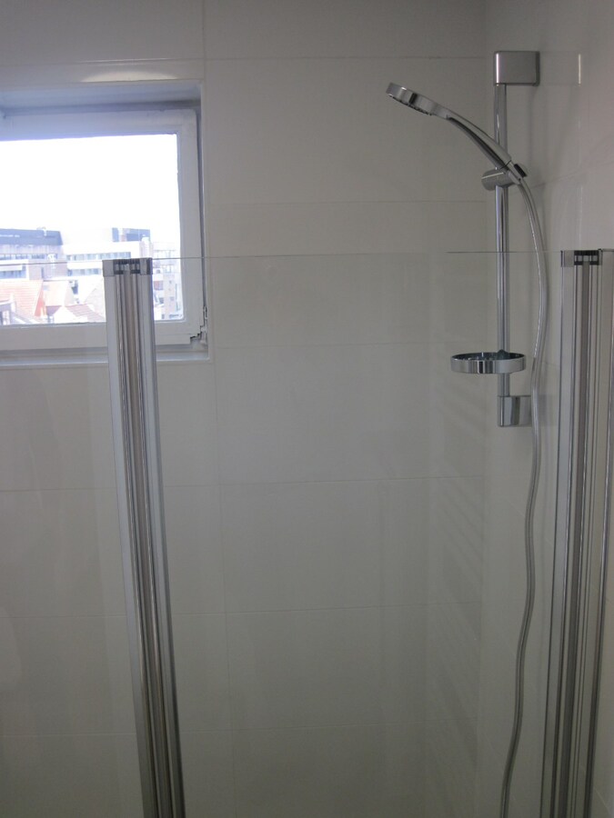 Luxueus appartement met garage en berging (kelder). 