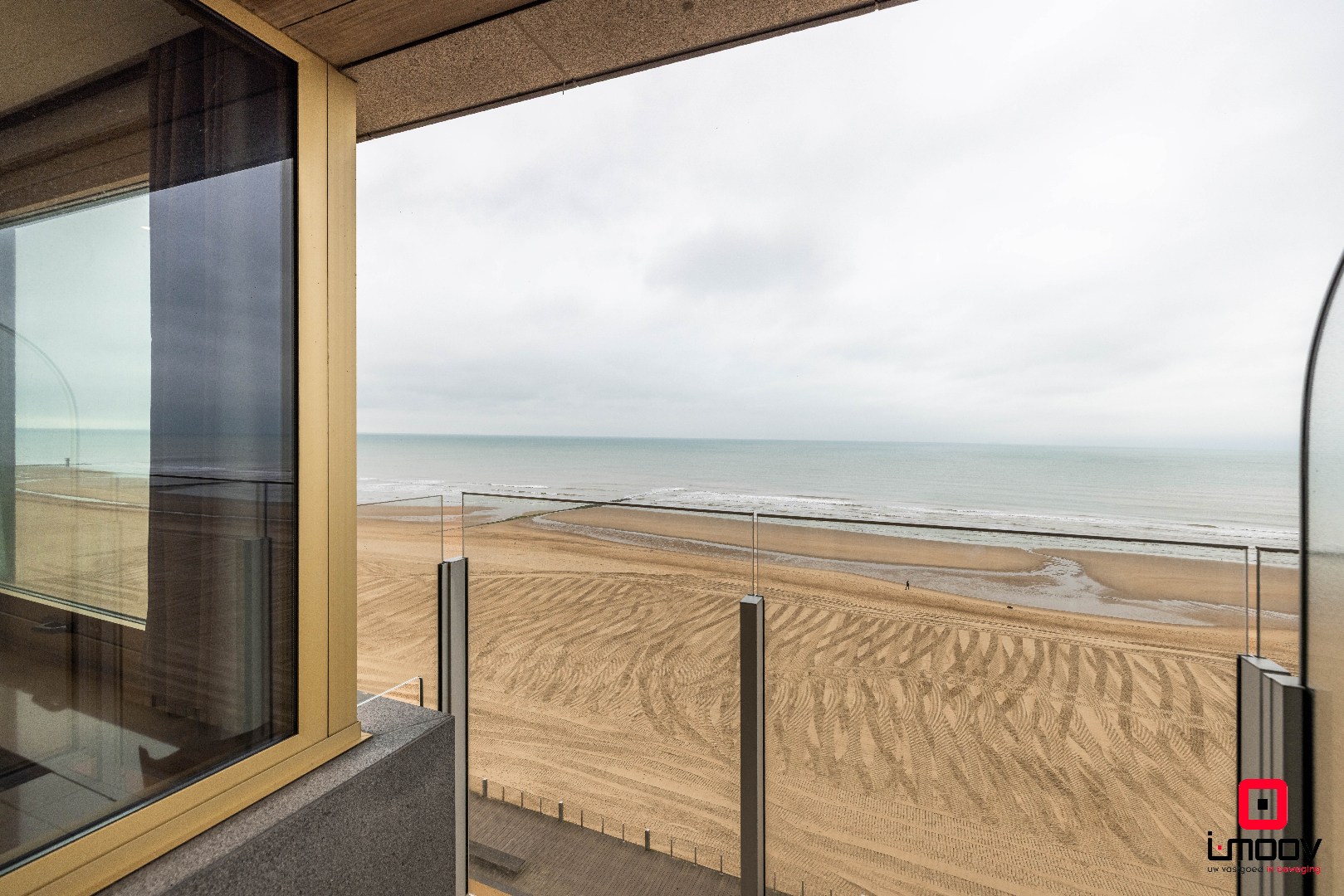 Bovenste verdieping studio met adembenemend zeezicht aan de Zeedijk, Mariakerke 