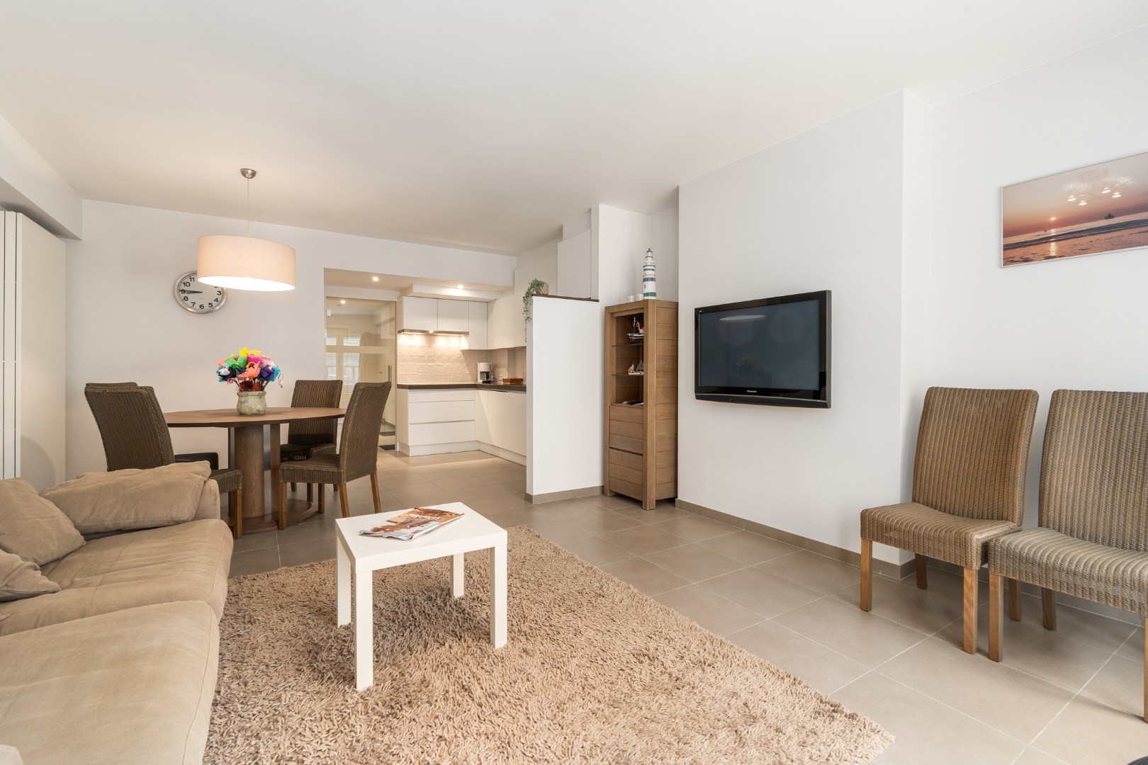 GERENOVEERD APPARTEMENT MET ZIJDELINGS ZEEZICHT: TOPLIGGING !! 