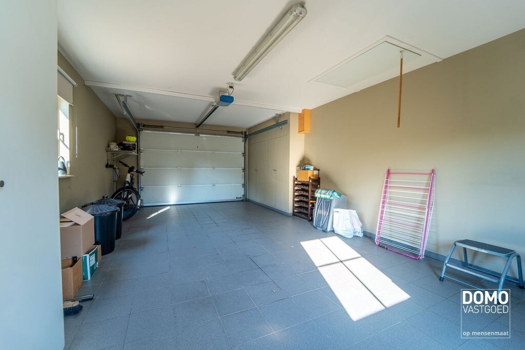 Ruime villa met paardenaccommodatie en wedstrijdstal gelegen te Herk-de-Stad - EPC-label: B - Bewoonbare vloeroppervlakte: 296m² 