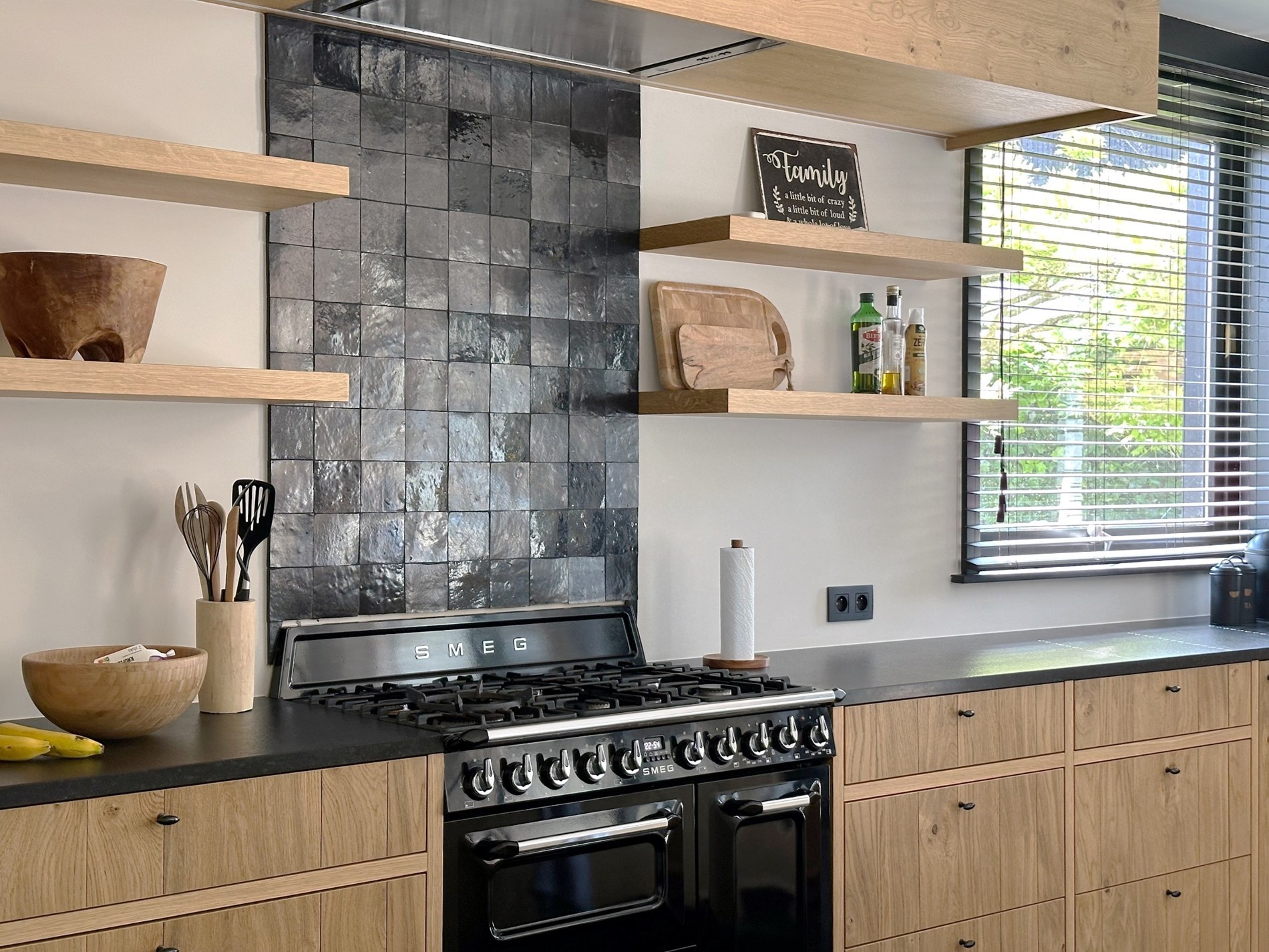 OPENDEURDAG Zaterdag 21/02 - 11u-13u (Hazelaarsdreef 7): Gezellig gerenoveerde alleenstaande villa met 3 slaapkamers en een prachtige tuin centraal gelegen in een doodlopende villawijk in Knokke. 