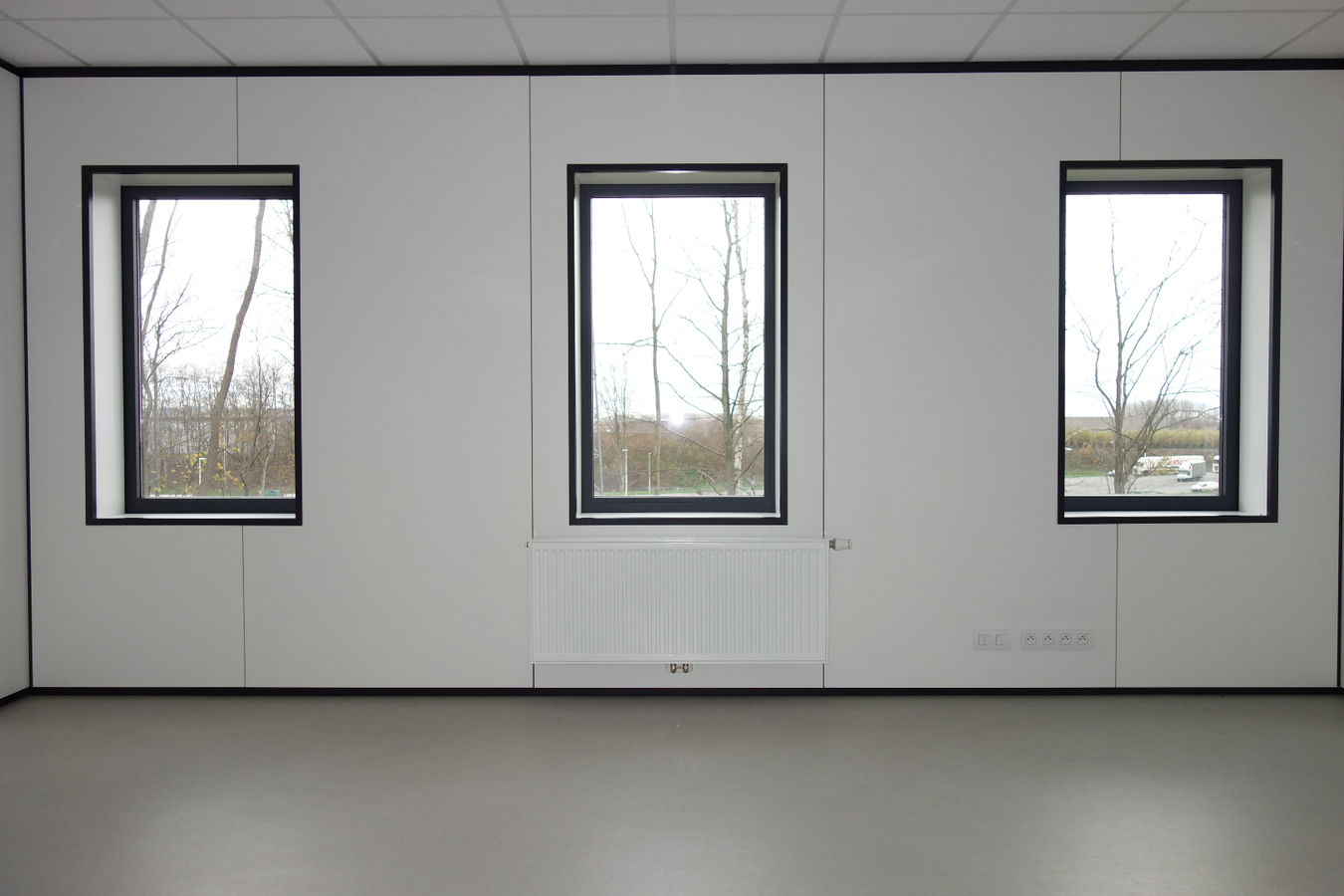 Bureau de prestataires de services loué À Tournai