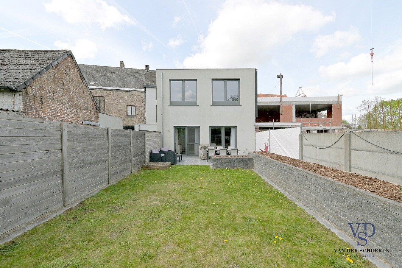 Ruime, instapklare gezinswoning in centrum Gavere. 