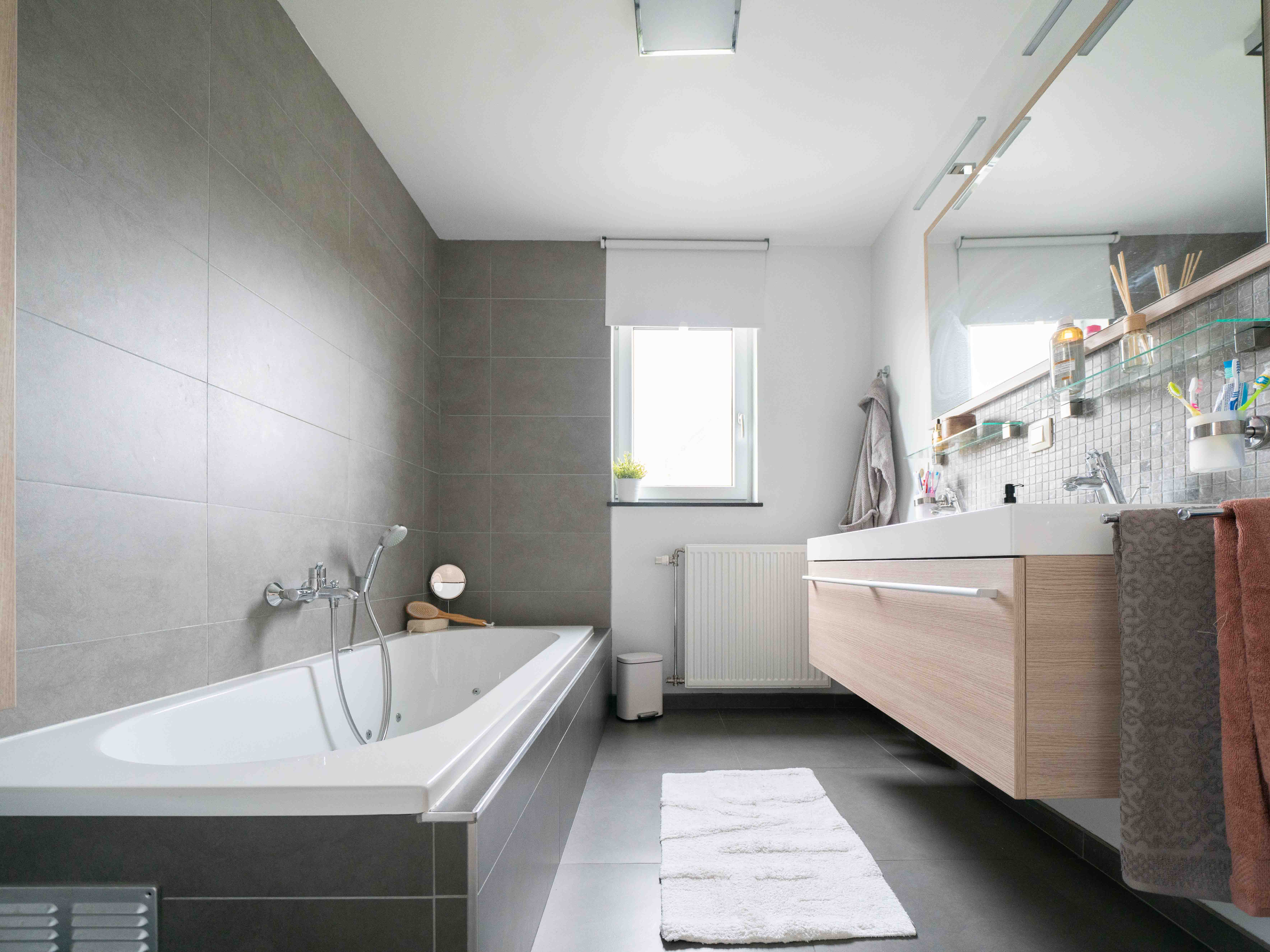 Recente woning met 7 kamers, 2 badkamers, garage en tuin 