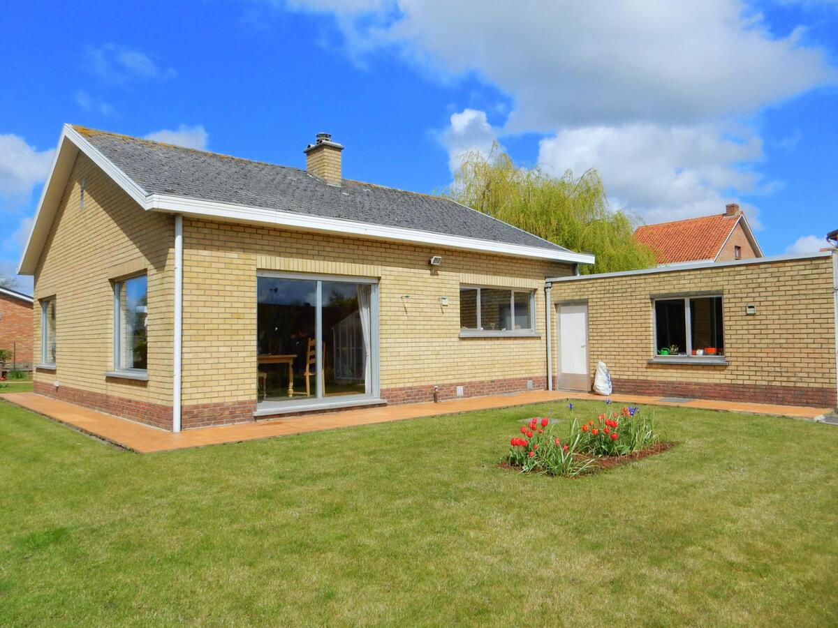 Ruime bungalow met grote zonnige tuin 