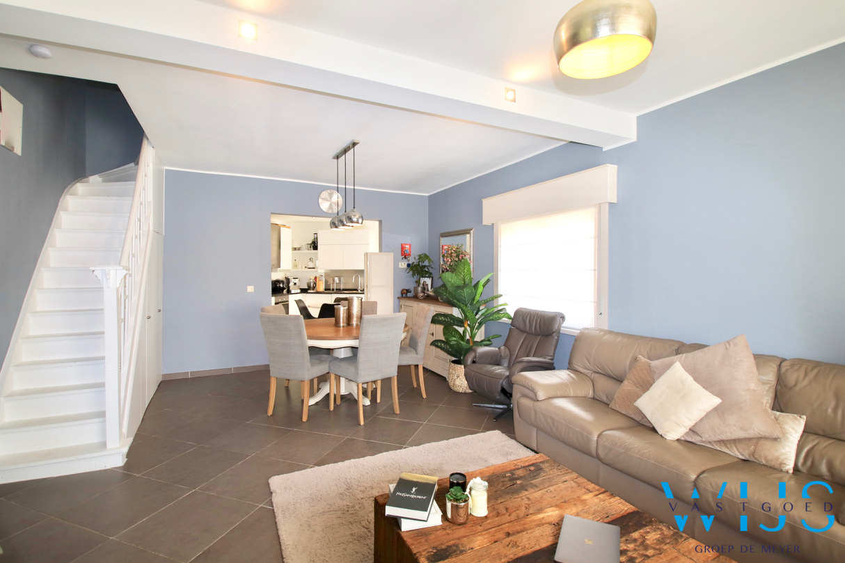 Tof woonhuis op een ideale locatie in OOSTEEKLO ! 