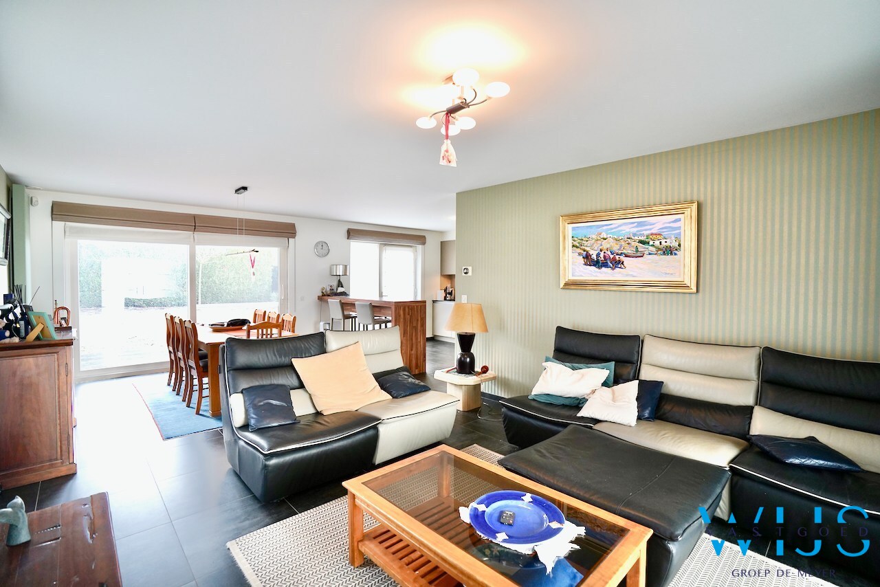 Instapklare halfopen bebouwing in rustige, kindvriendelijke woonwijk ! 