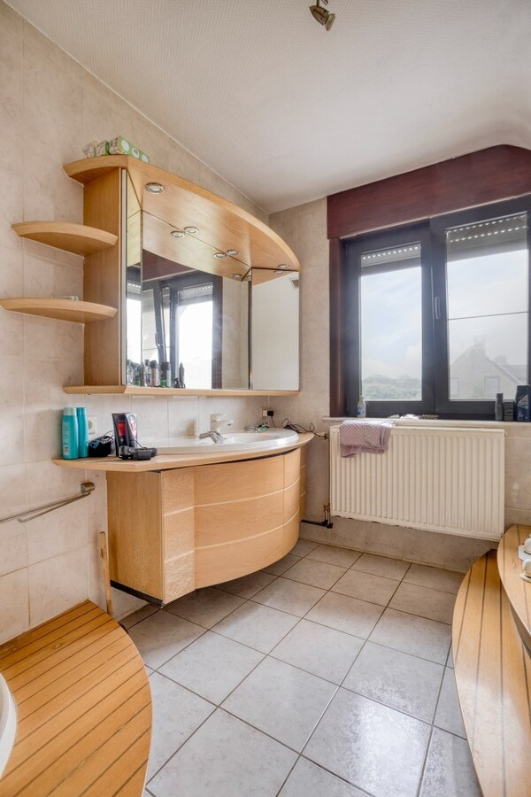 Stijlvolle villa met tuin en dubbele garage te Tienen 