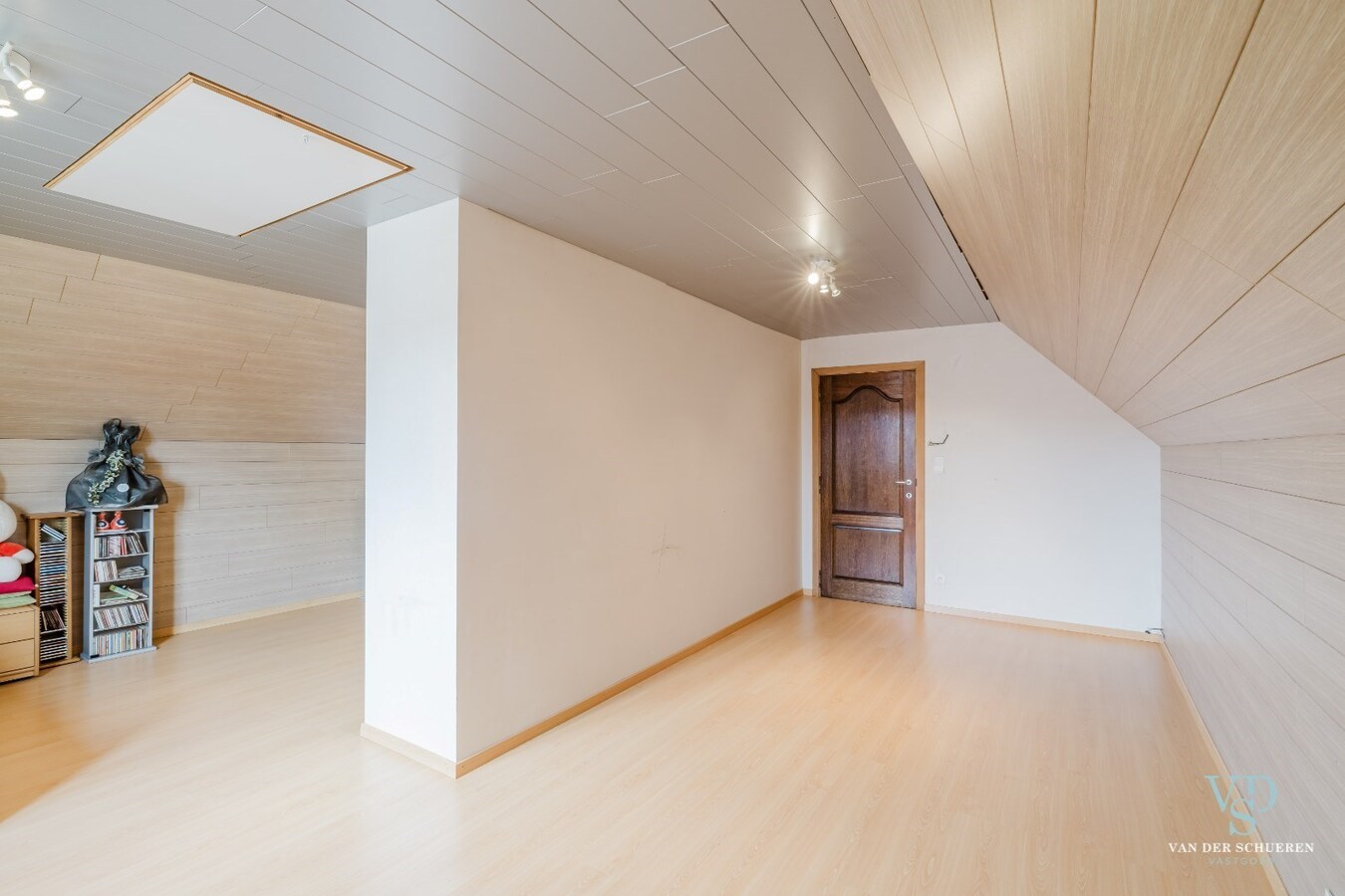 Tijdloze vrijstaande villa op ruim perceel 