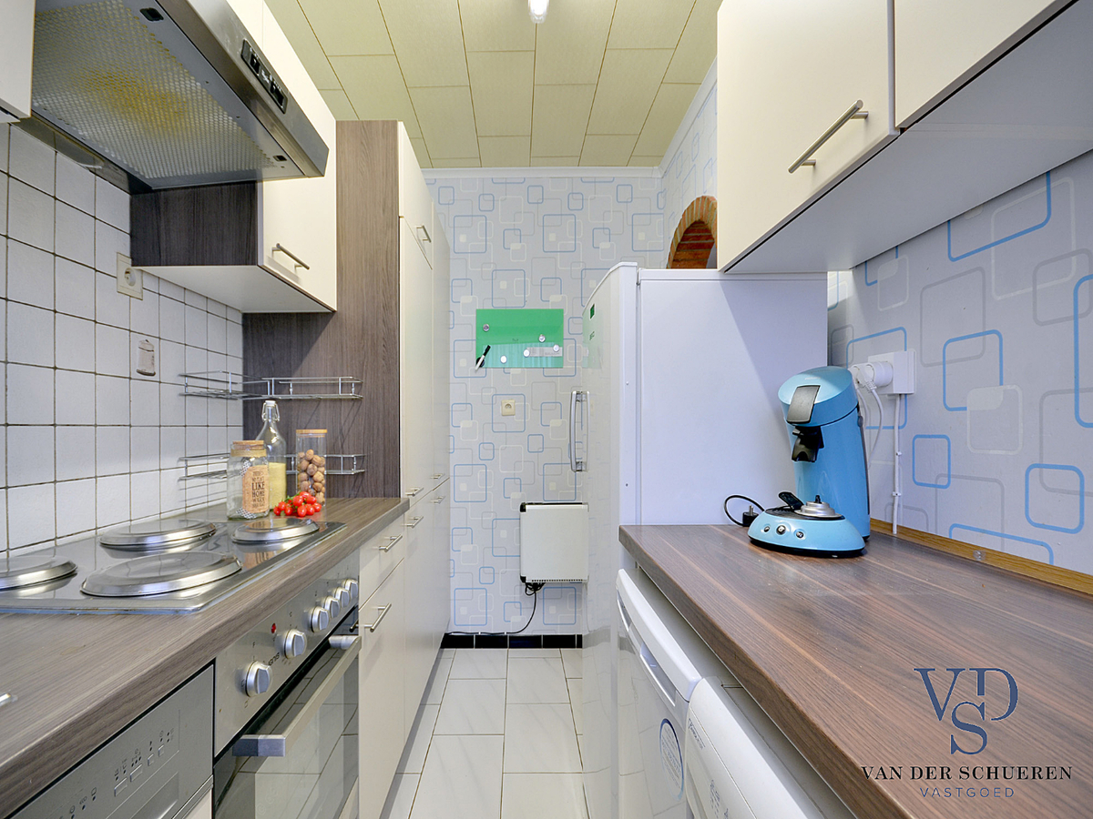 Praktische Half-Open Bungalow met afzonderlijke garage. 