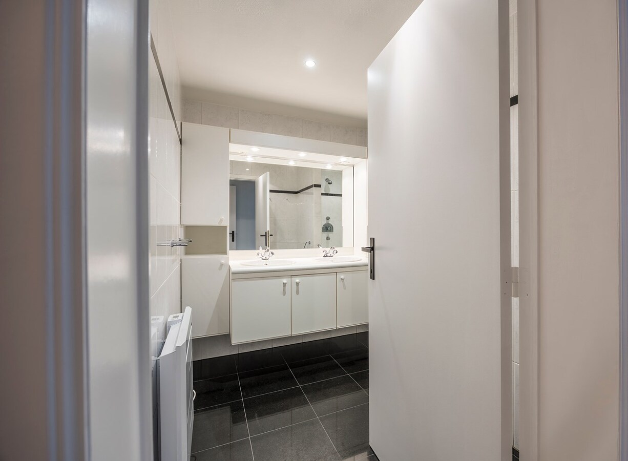 Zeer ruim appartement op topligging te Heist 