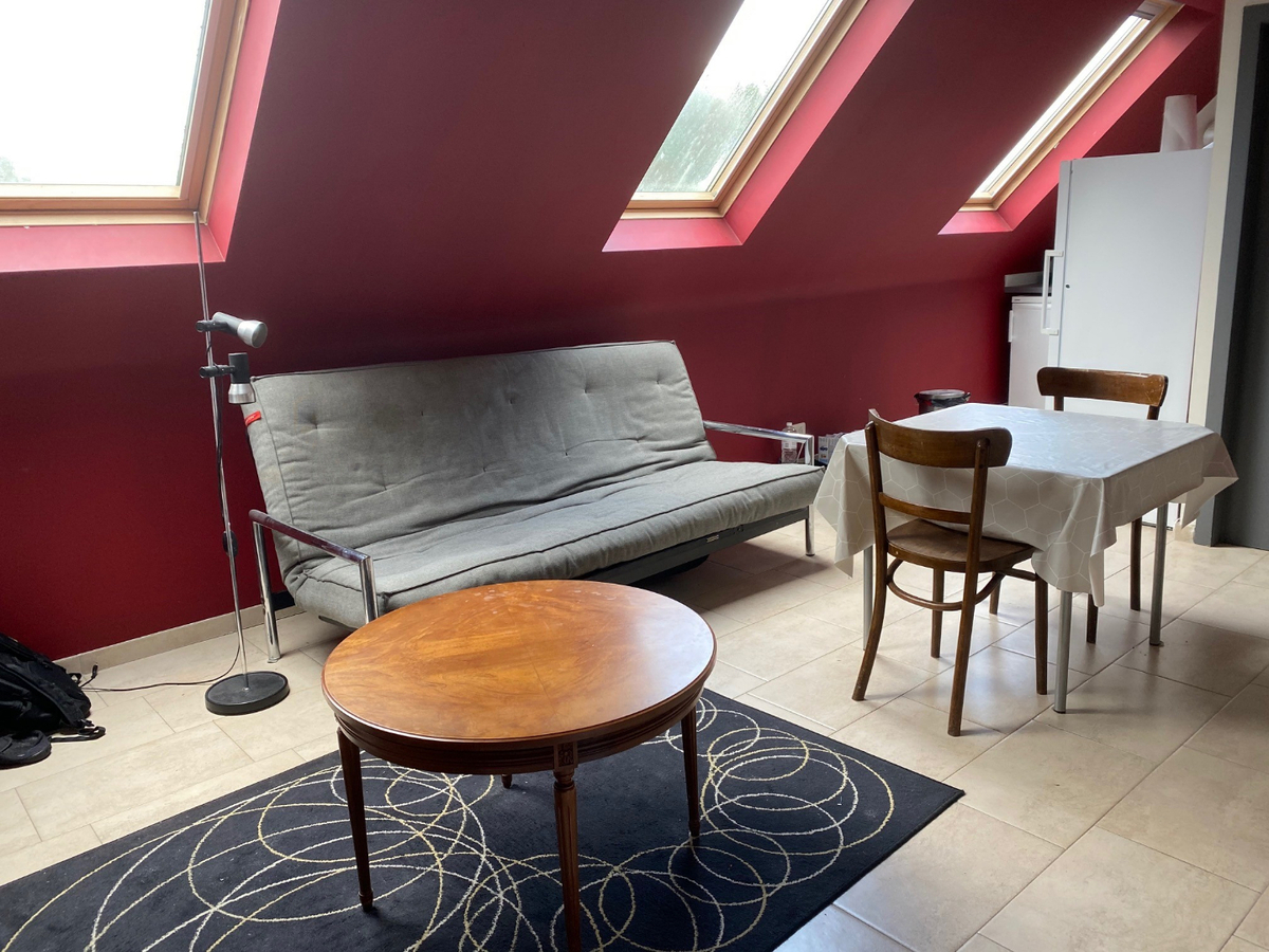 Eigentijds appartement met  autostaanplaats. Geen vaste kosten. 