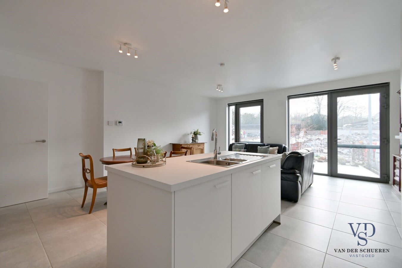 Gelijkvloers appartement met 2 terrassen. 