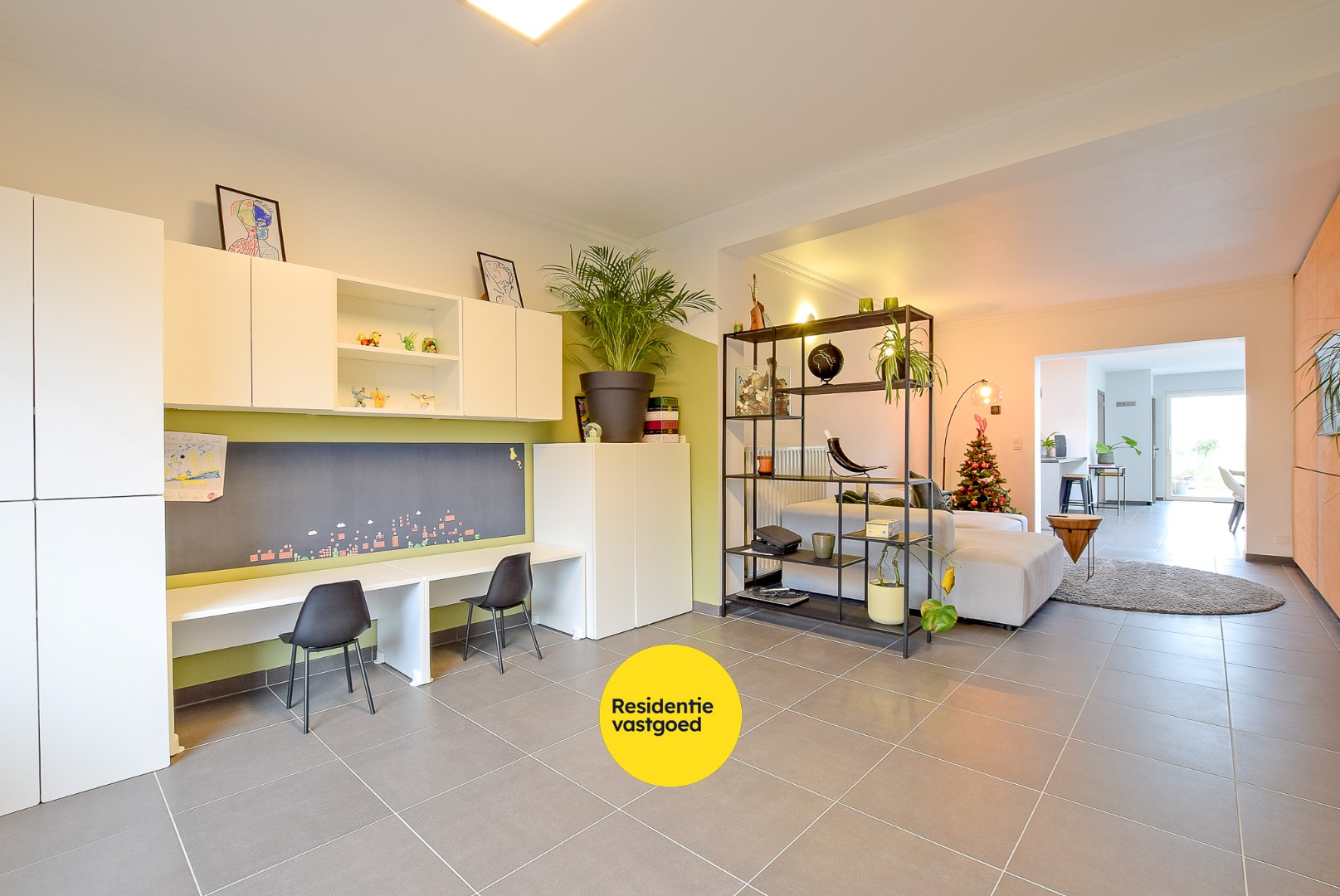 Rustig gelegen gerenoveerde woning op 470 m² te Leke met vergezichten en ruime garage. 