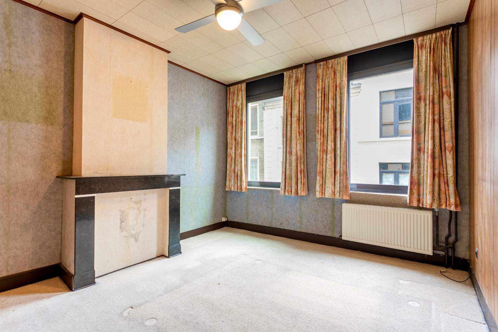 Handelspand met woonst te Halle-centrum 