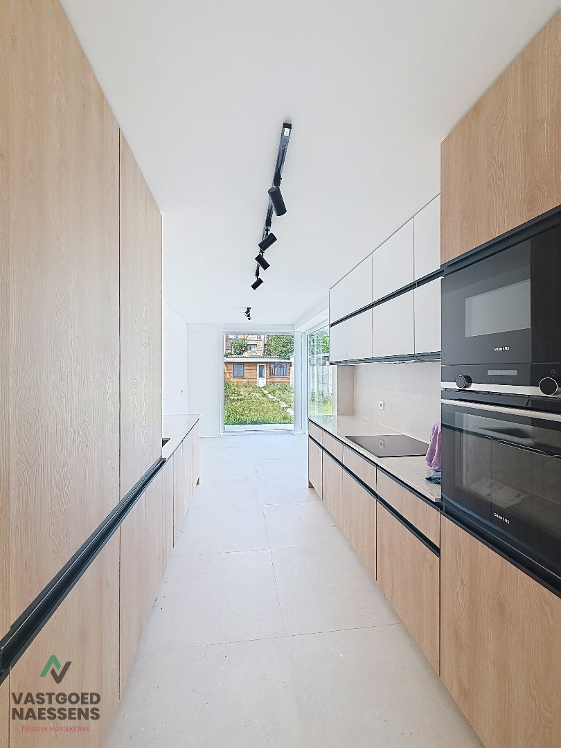 VOLLEDIG GERENOVEERDE 5 SLPK WONING – 2 BADKAMERS – ZONNIGE ZW-TUIN 