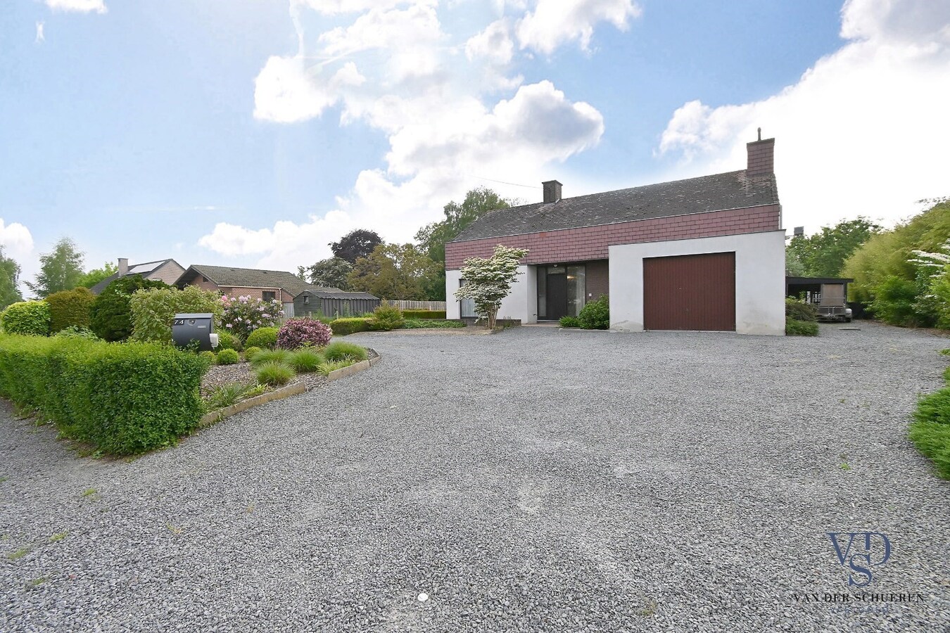 Eigendom met mogelijkheden op  meer dan 1500 m² 