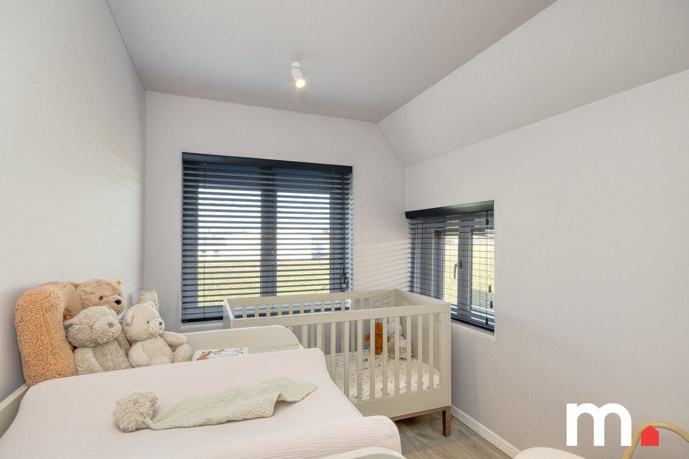 Top gerenoveerde halfopen woonst met ruime tuin te Waregem ! 